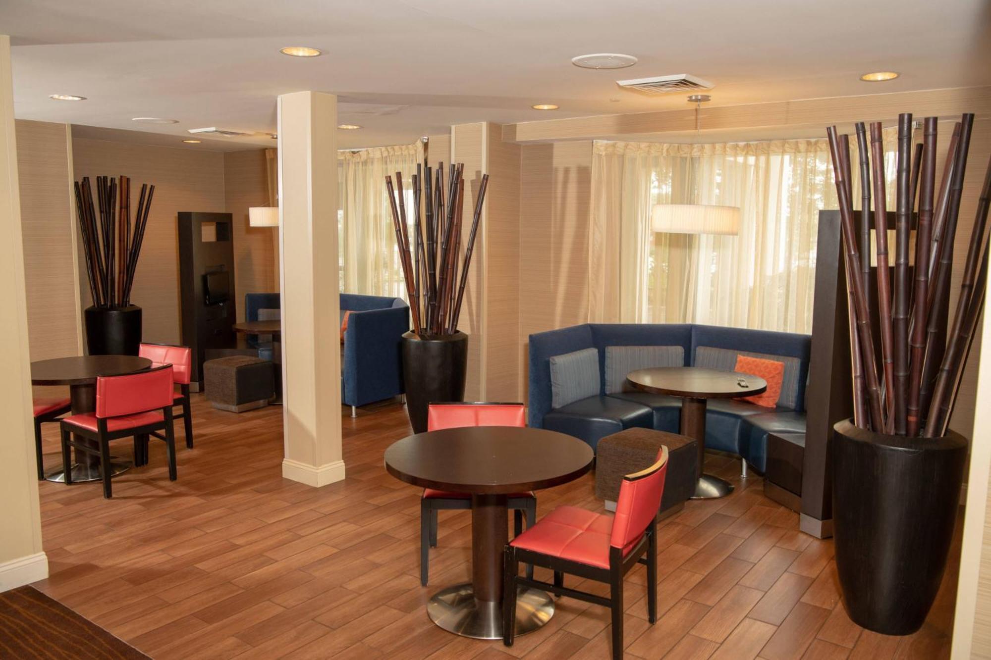 Courtyard By Marriott Erie Ambassador Conference Center Hotel Kültér fotó