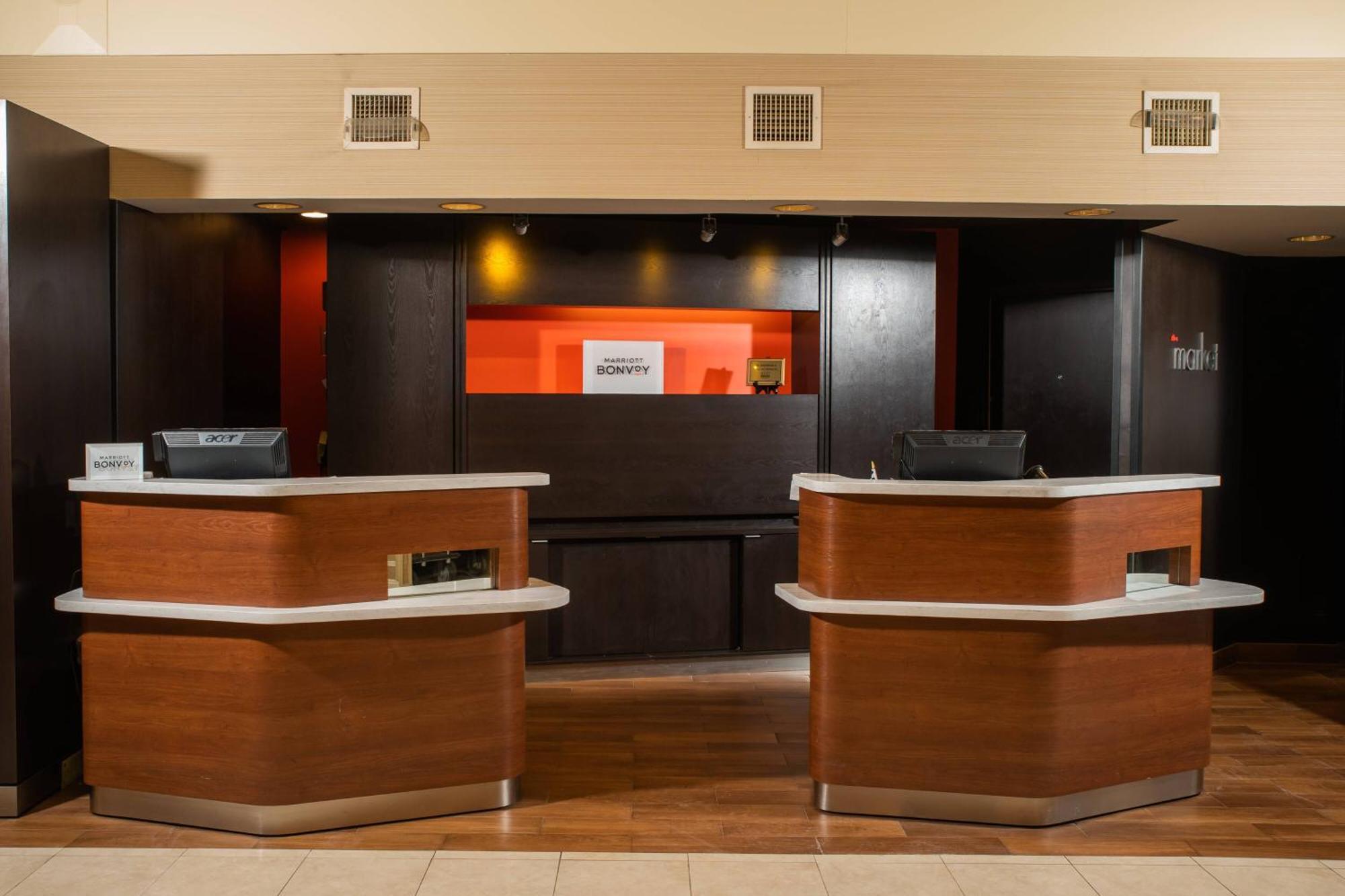 Courtyard By Marriott Erie Ambassador Conference Center Hotel Kültér fotó